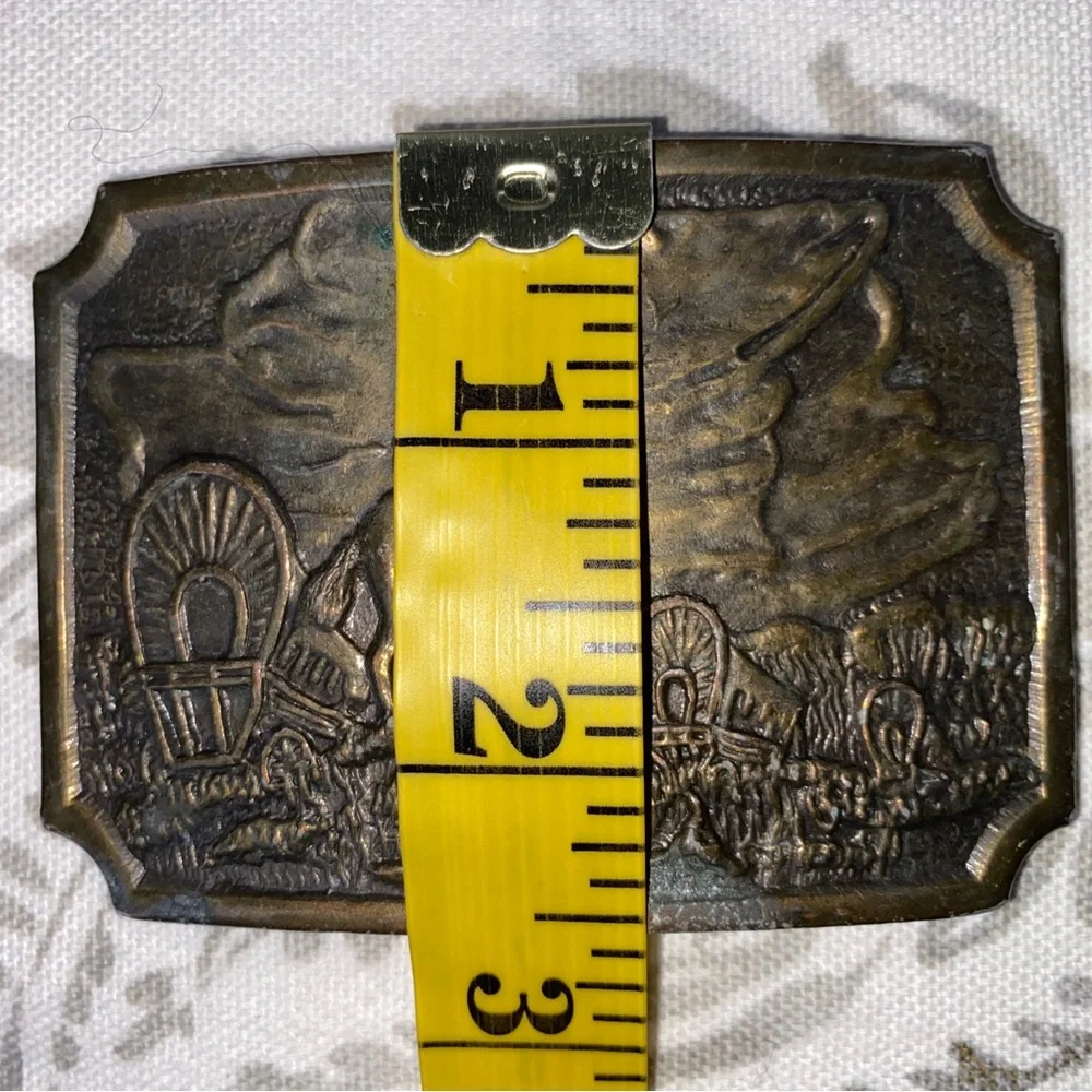 Vtg brass buckle western pioneer wagon‎ trail cowboy horse approx 3.5